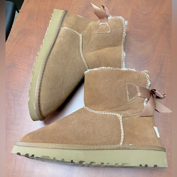 Women’s UGG mini Bailey bow ll boot Size W7 - Picture 1 of 12